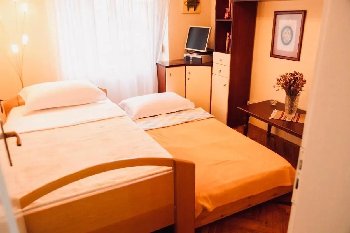 Cozy & Authentic Tirana Stay - 3Min Walk To Center 0*,  Albania