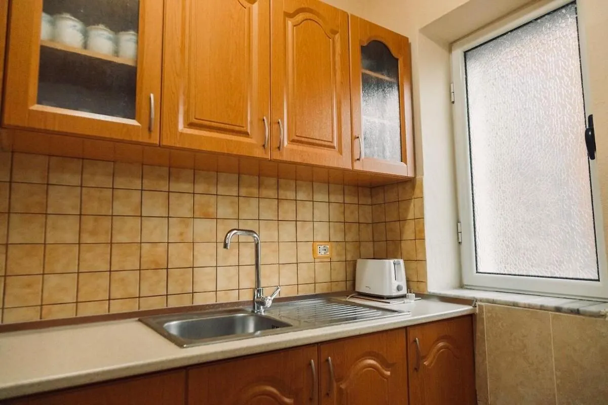 Apartment Cozy & Authentic Tirana Stay - 3Min Walk To Center
