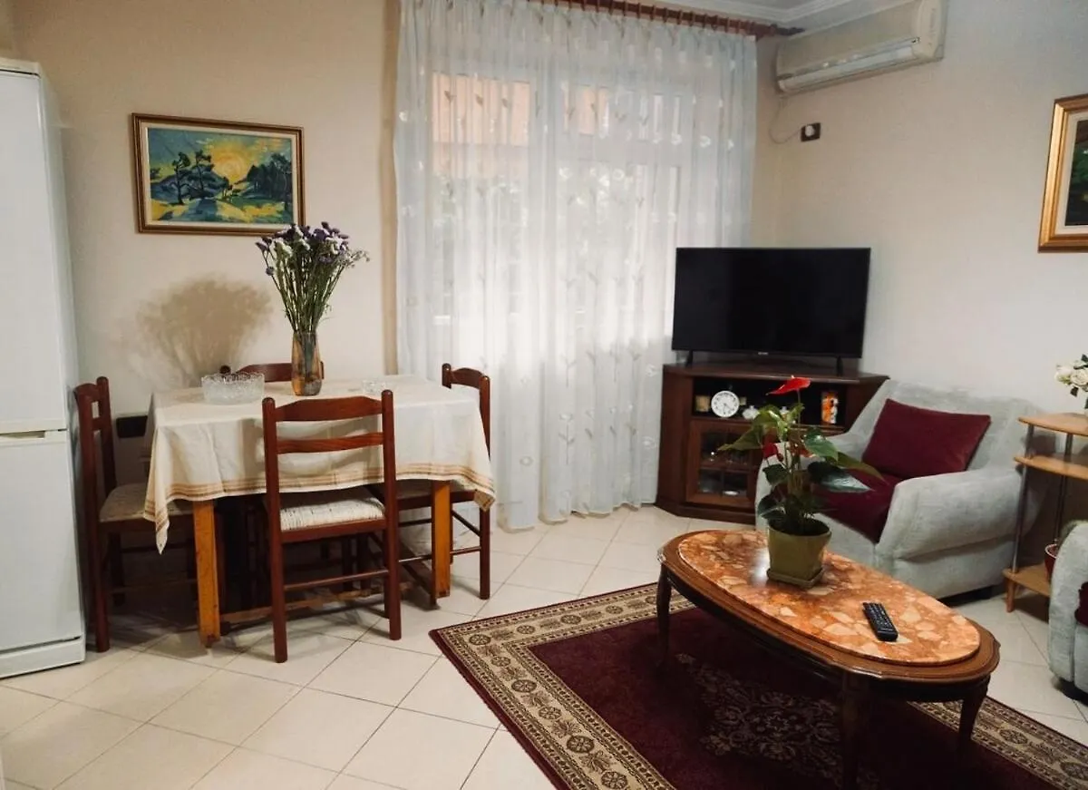 Cozy & Authentic Tirana Stay - 3Min Walk To Center Albania
